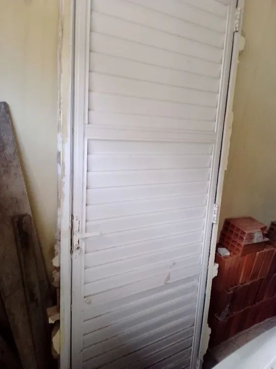 Porta de segurança em alumínio branco