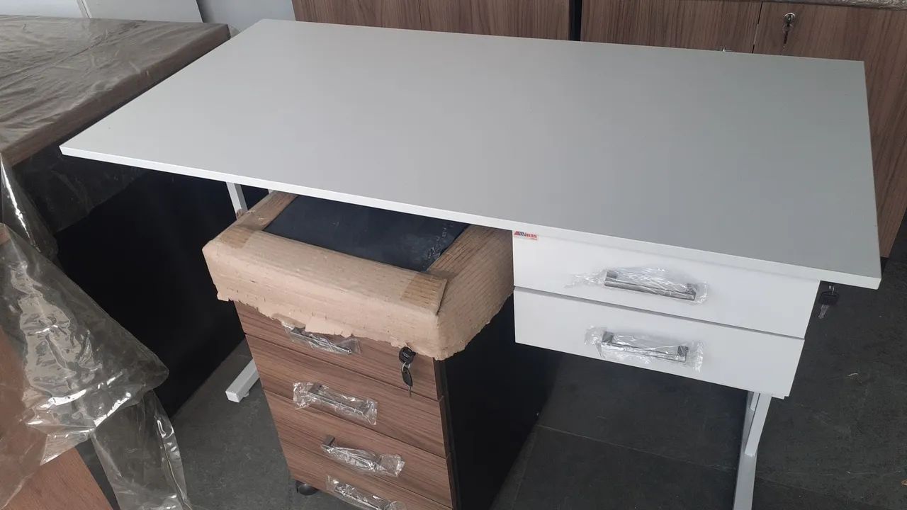 Mesas de escritório novas e montadas !!!!!!!!!!!!!!!!!!!!!!!!