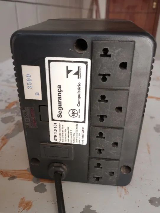 Estabilizador de voltagem 110/115 volts / 300VA - 4 Saidas - Foto 3