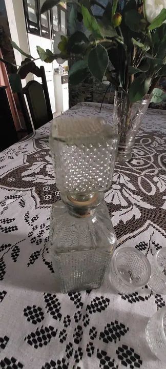 Antiga licoreira de vidro com copos - Foto 3