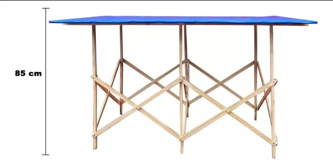 Mesa dobrável de madeira com cobertura azul - Foto 3