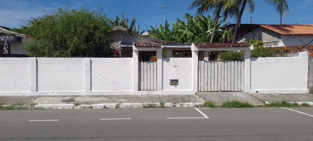 Casa em Jaguaribe com terraço e 02 quartos(Oportunidade).