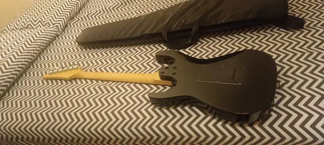 Guitarra Golden com case acolchoado  - Foto 4