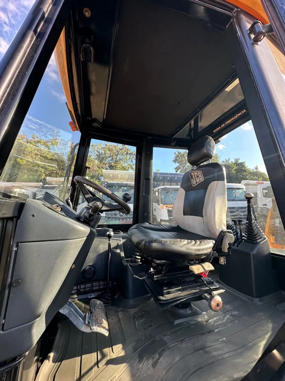 Retroescavadeira JCB 3C 2013 4X4  - Foto 6
