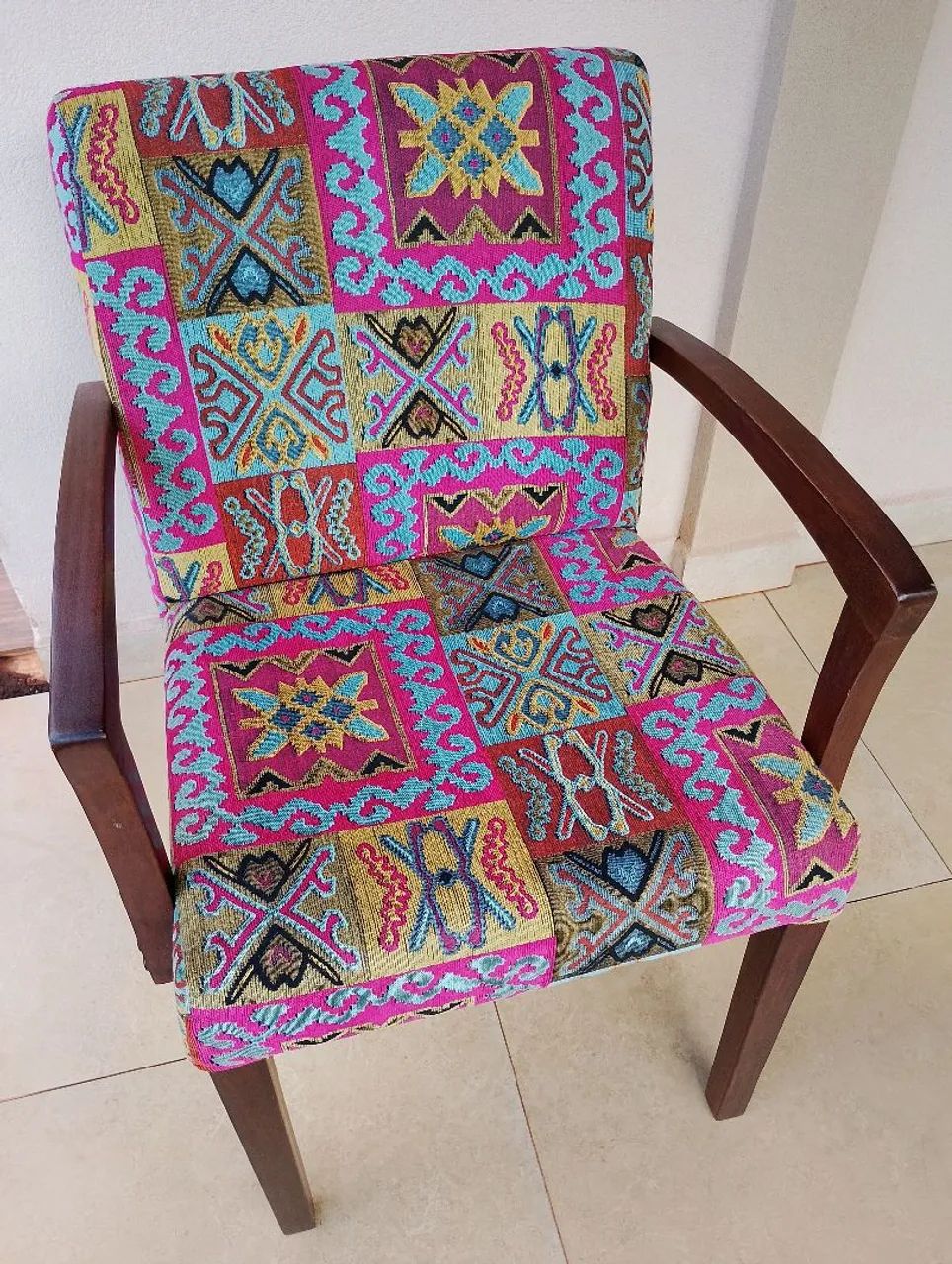 Poltrona Estofada em Estilo Vintage