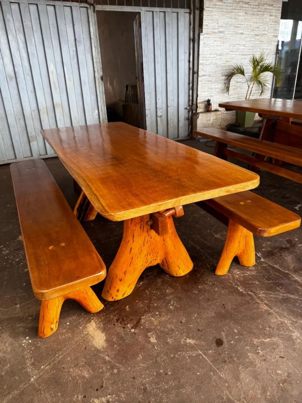 Mesa Artesanal de madeira pura com bancos - Foto 2
