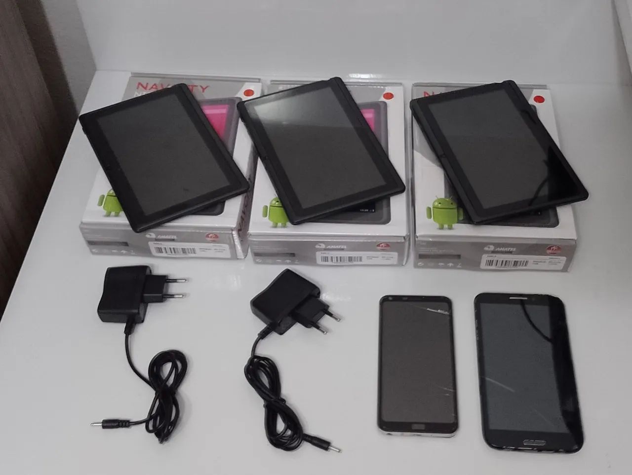 TABLET, SÃO 3 TABLETS E 2 CELULARES ( leia o anúncio )