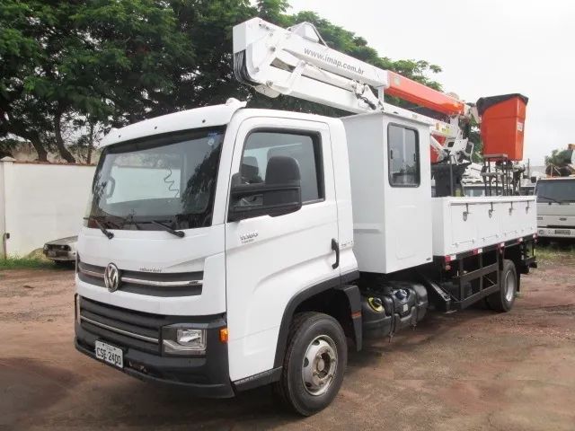 Alugo Caminhão Volkswagen 11/180 2019 - cesto Aéreo duplo, 13 mts Isolado para 46KV - Foto 5