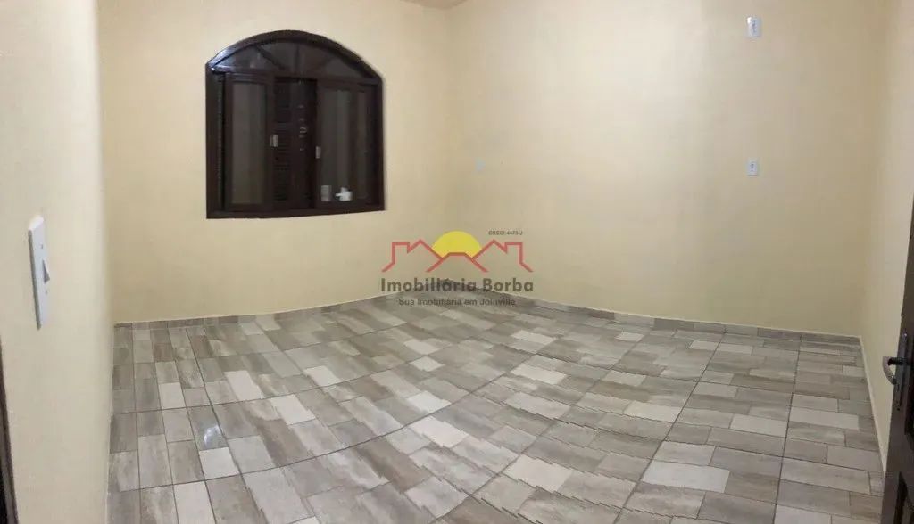 Casa com 02 Dormitórios e Amplo Terreno - Foto 4