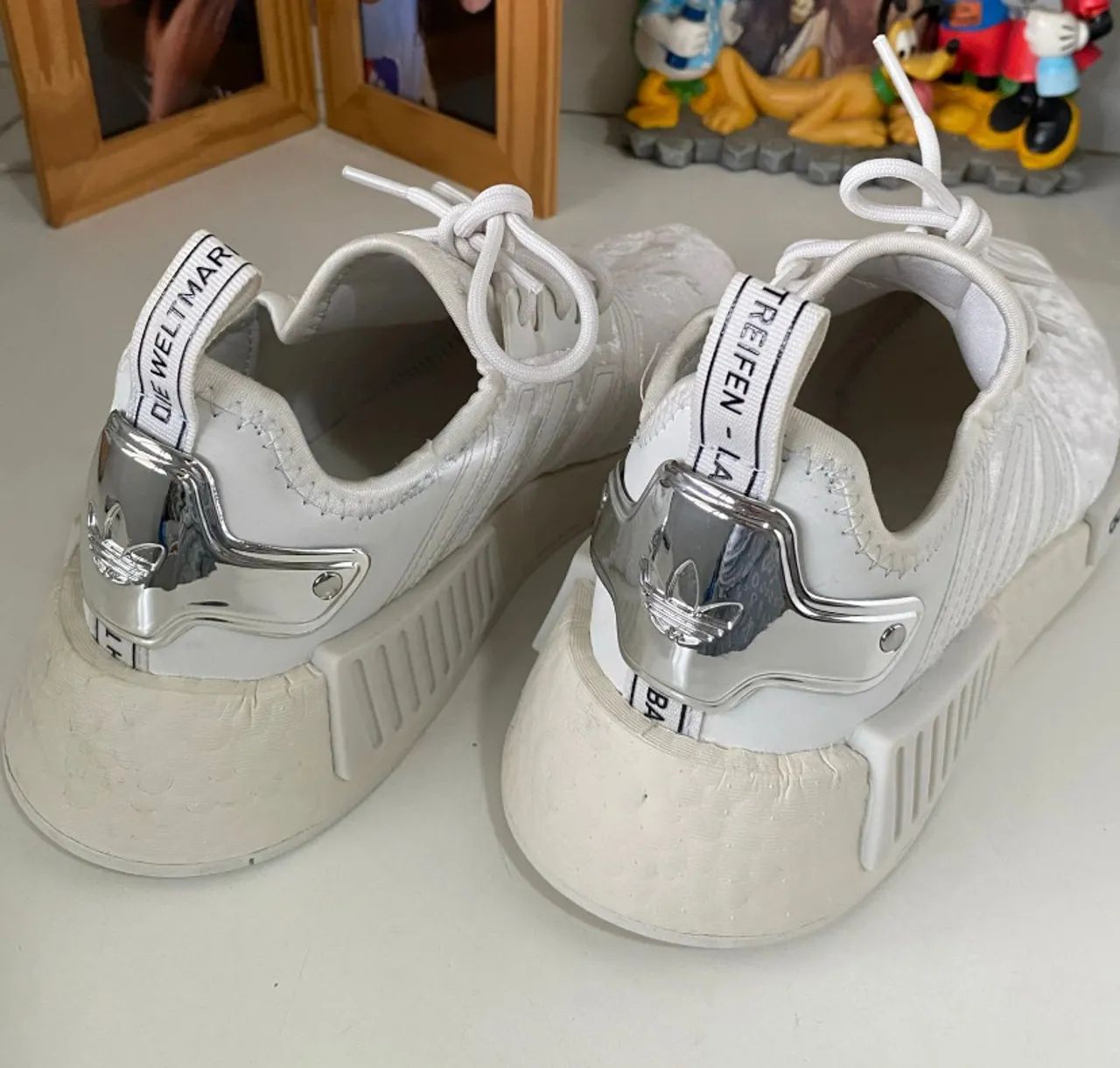 tênis feminino adidas nmd r1 branco em veludo - Foto 3