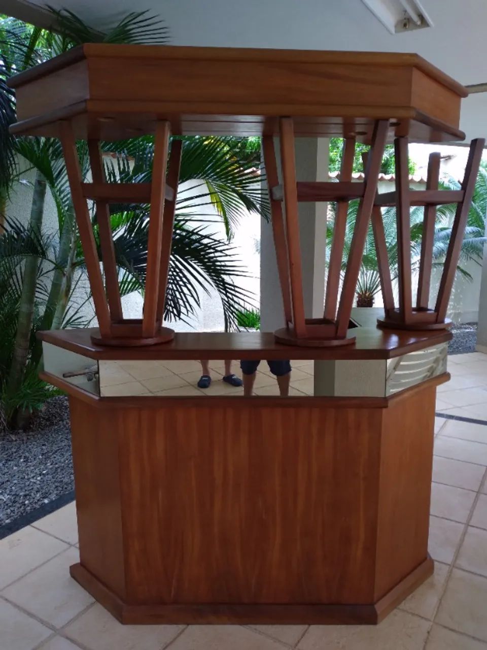 BAR DE MOGNO