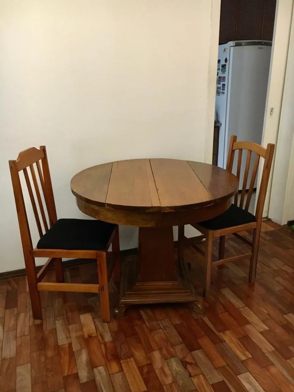 Mesa de madeira redonda com base em pedestal - Foto 3