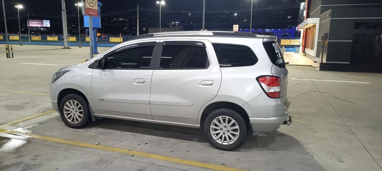Chevrolet Spin automático LT 