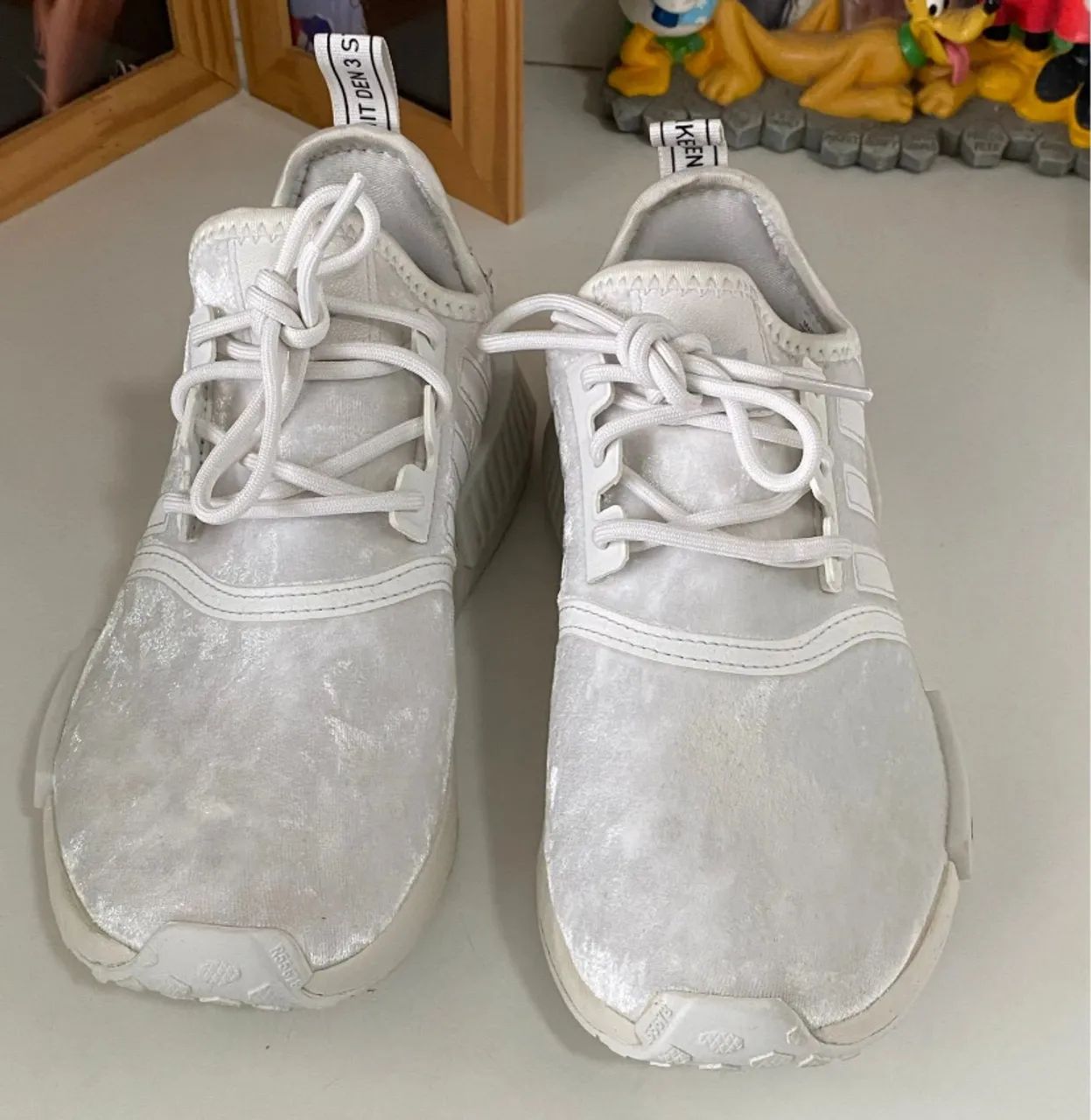 tênis feminino adidas nmd r1 branco em veludo - Foto 2