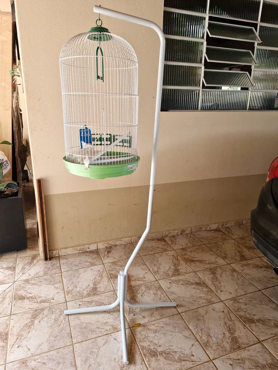 Gaiola para pássaros com suporte