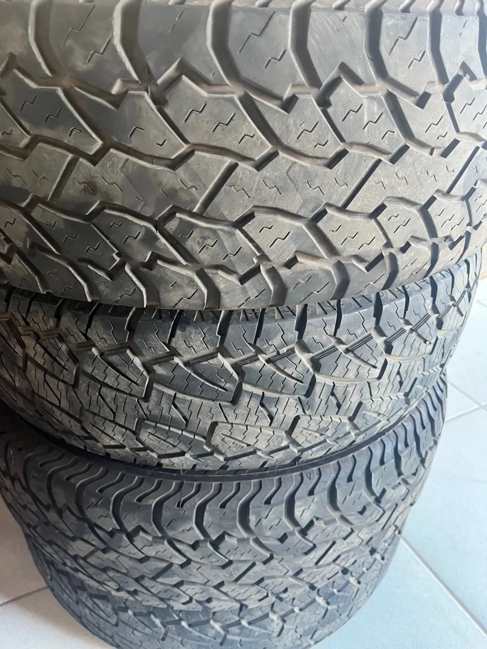 4 pneus novos 235/70R16