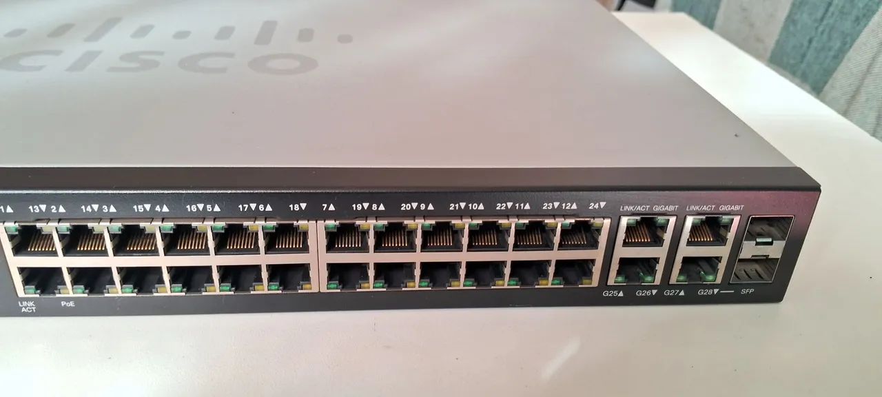 Switch Cisco SG300-28PP 28 Portas Gigabit PoE+ - Foto 2