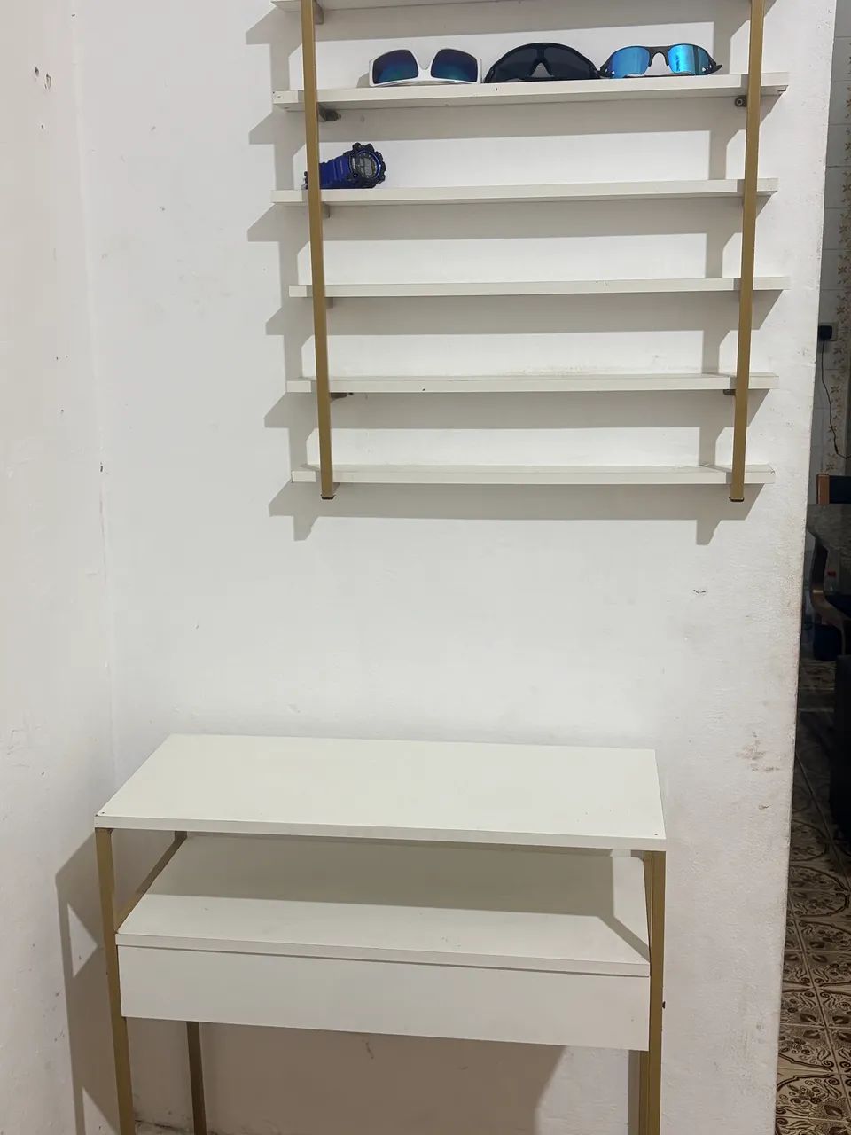 Mesa e esmalteiro unhas 64352685415810120