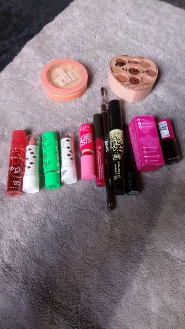 Maquiagem, esmalte