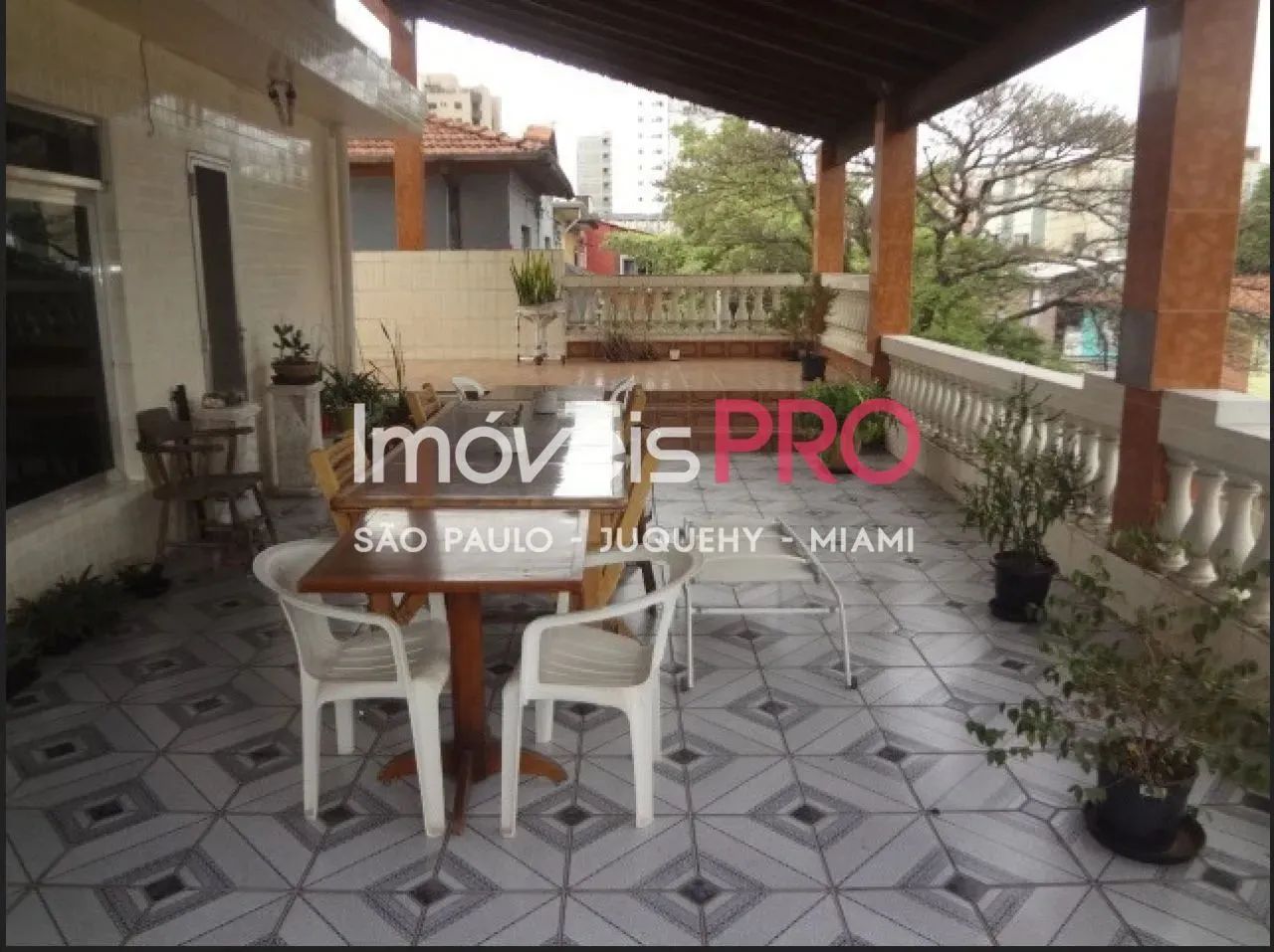 Sobrado Comercial Vila Madalena desmembrados em 3 locações.