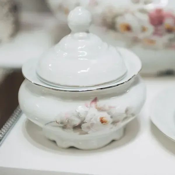 Porcelana Schmidt  com  filete de prata- Kit de xicaras e pires de café  com açucareiro - Foto 6