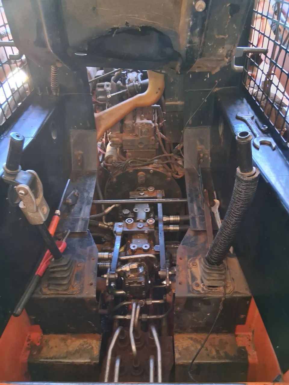  Mini carregadeira Bobcat 55 B-  Máquina de Construção - Foto 4