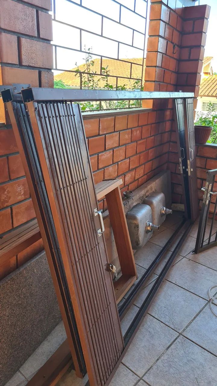 Telescopic Window Grille in Excellent Condition