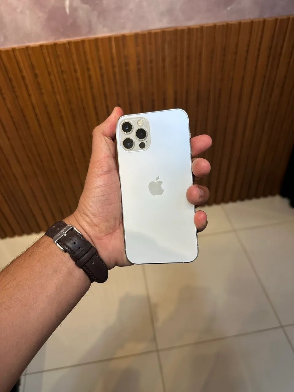 iPhone 12 Pro 128 branco - Celulares e Smartphones - Monte Castelo