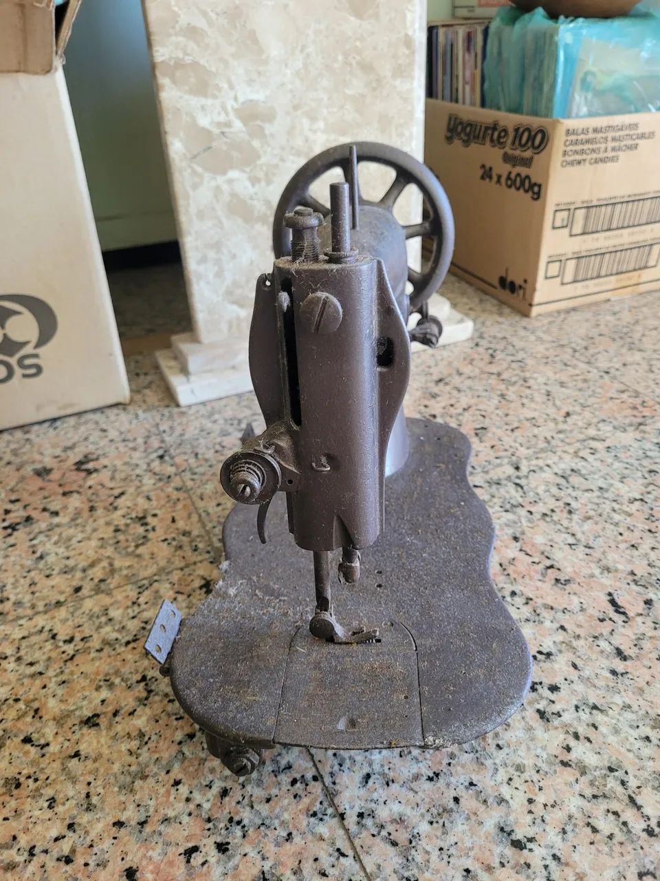 Máquina de costura antiga Singer - Foto 3