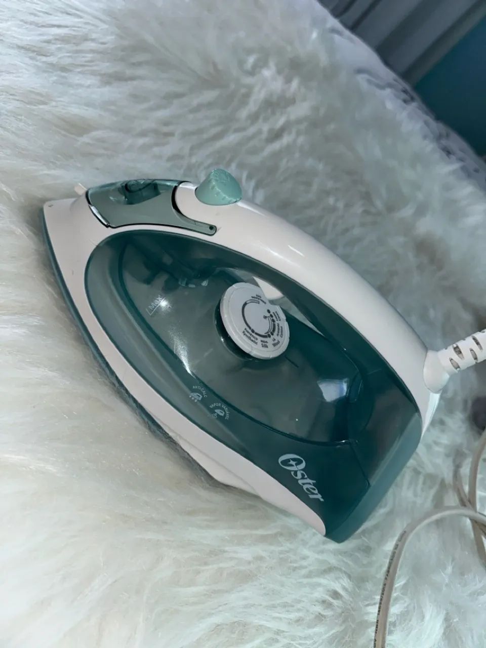 Ferro de Passar Roupa Oster - Semi Novo - Foto 5