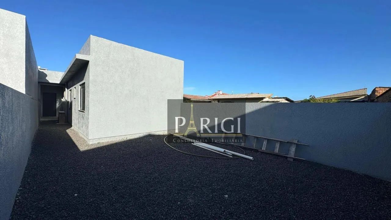 Apresentamos esta belíssima casa de alto padrão, construída em meio lote, com acabamento m - Foto 3