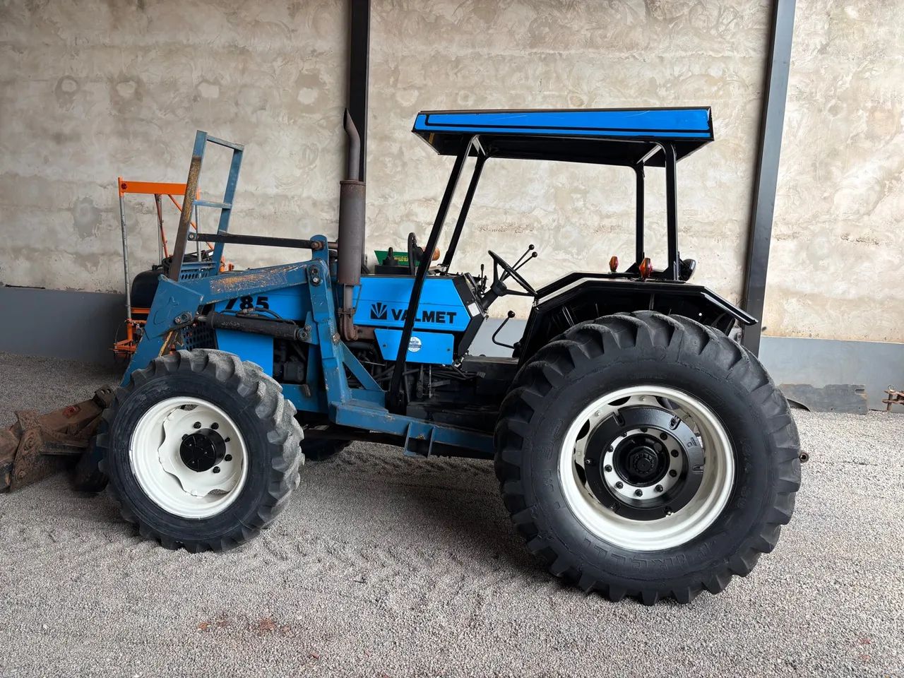 Trator traçado Valtra 785 todo original 