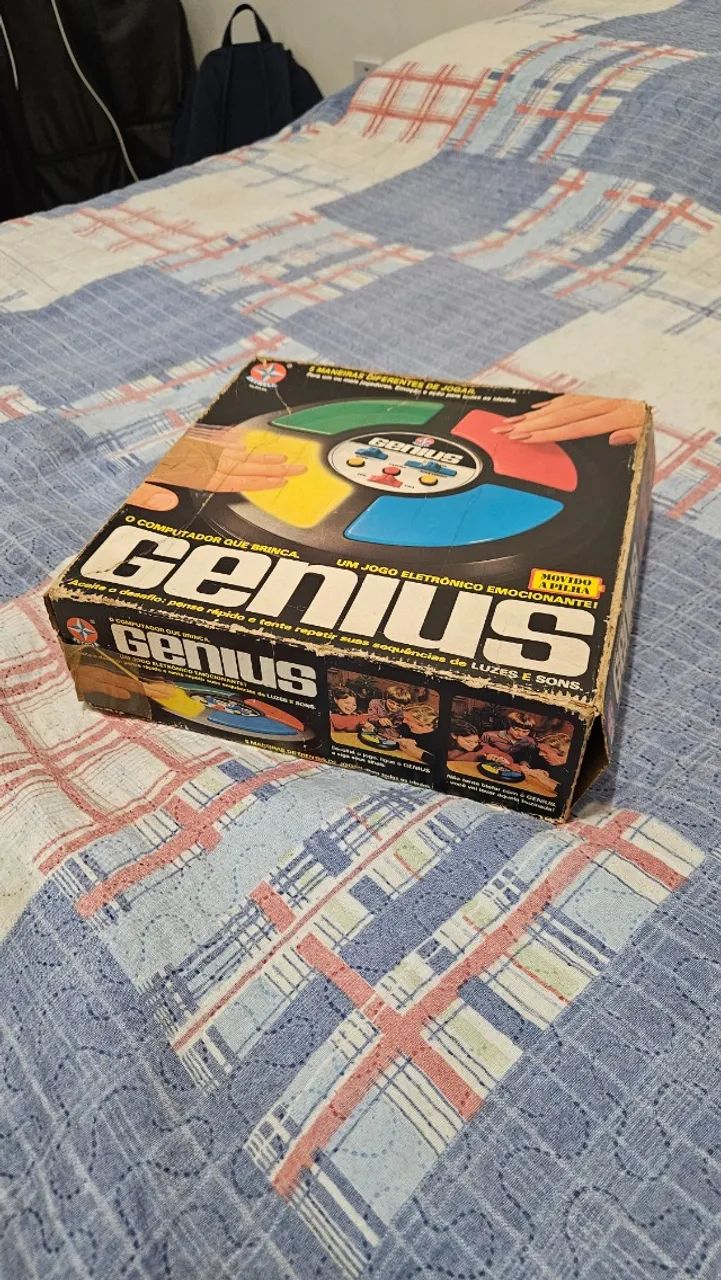 VENDO JOGO GENIUS ORIGINAL - USADO, COM 1 LUZ QUEIMADA - Foto 2