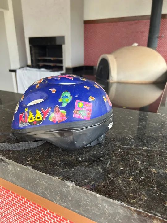 Capacete Infantil para Bicicleta - Azul com adesivos - Foto 3