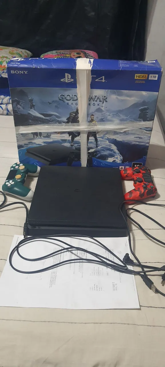 Ps4 slim na caixa nota fiscal 2 controles 40 jogos Fifa 25 pes 25