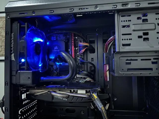 PC Gamer Intel I7 7700K, GTX 1060, 16 GB de RAM, SSD 720 GB - Revisado em ótimo estado