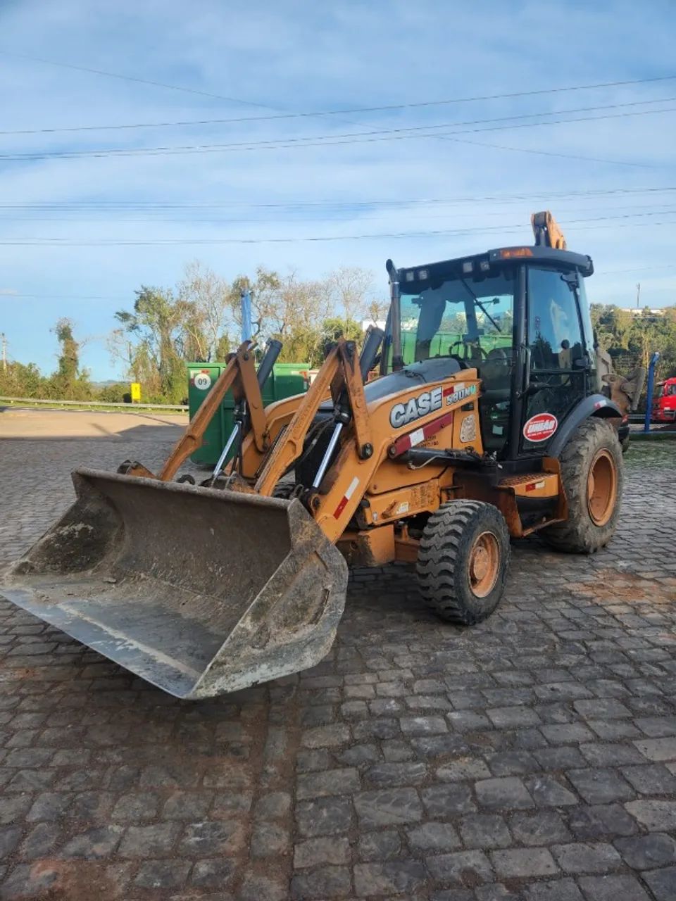 Retroescavadeira Case 580N gabinada - ano 2013 - 4x4 