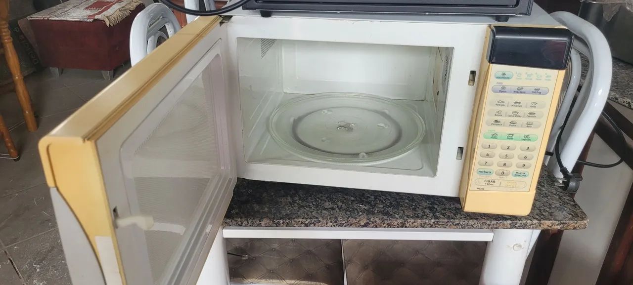 Microondas Eletrolux 28L com armário 