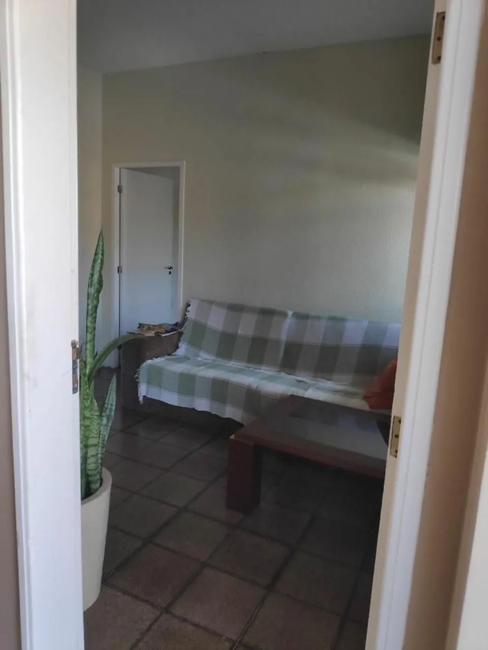 SEM VAGA. Alugo quarto mobiliado. Ambiente predominantemente masculino. - Foto 5