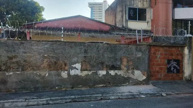 Imóvel para venda possui 330 metros quadrados com 6 quartos em Fátima - Fortaleza - CE