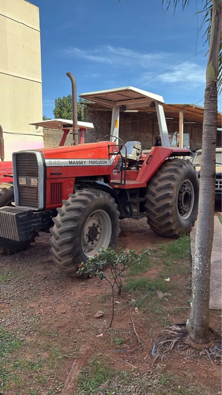 Trator Massey Ferguson 640 - Potência e Confiança!