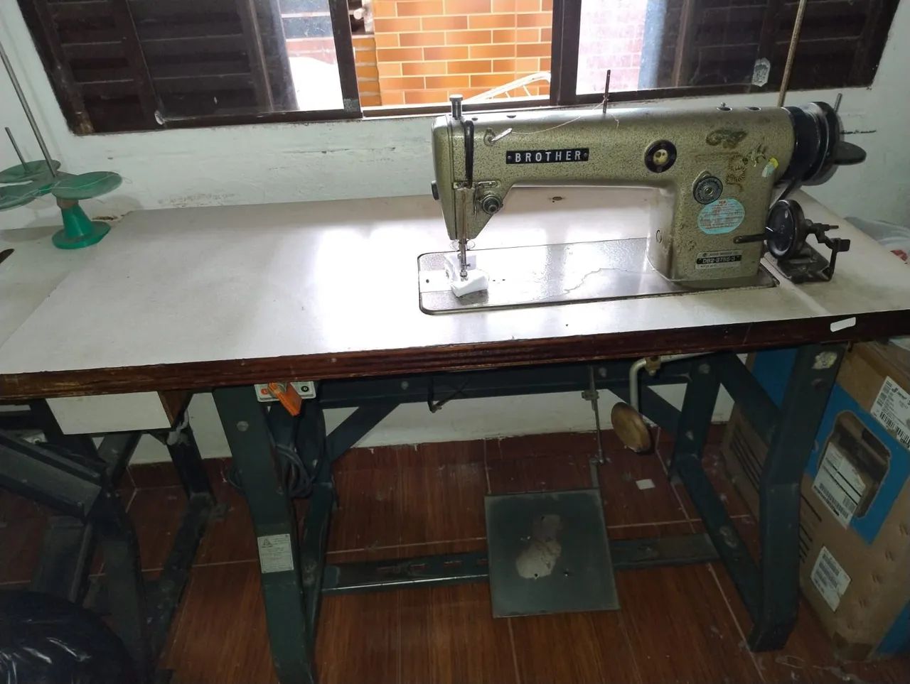 Máquina de costura industrial Brother reta usada - Foto 2