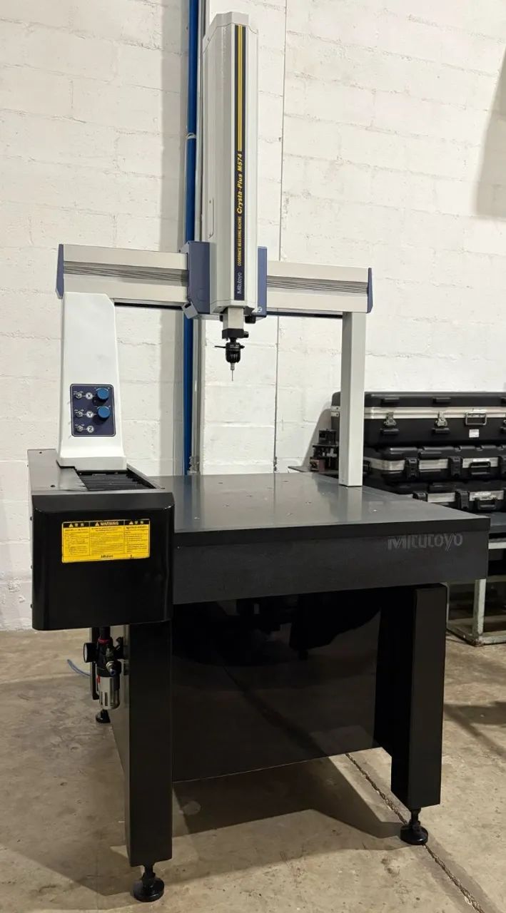 MÁQUINA DE MEDIÇÃO TRIDIMENSIONAL MITUTOYO CRYSTA-PLUS 574M   