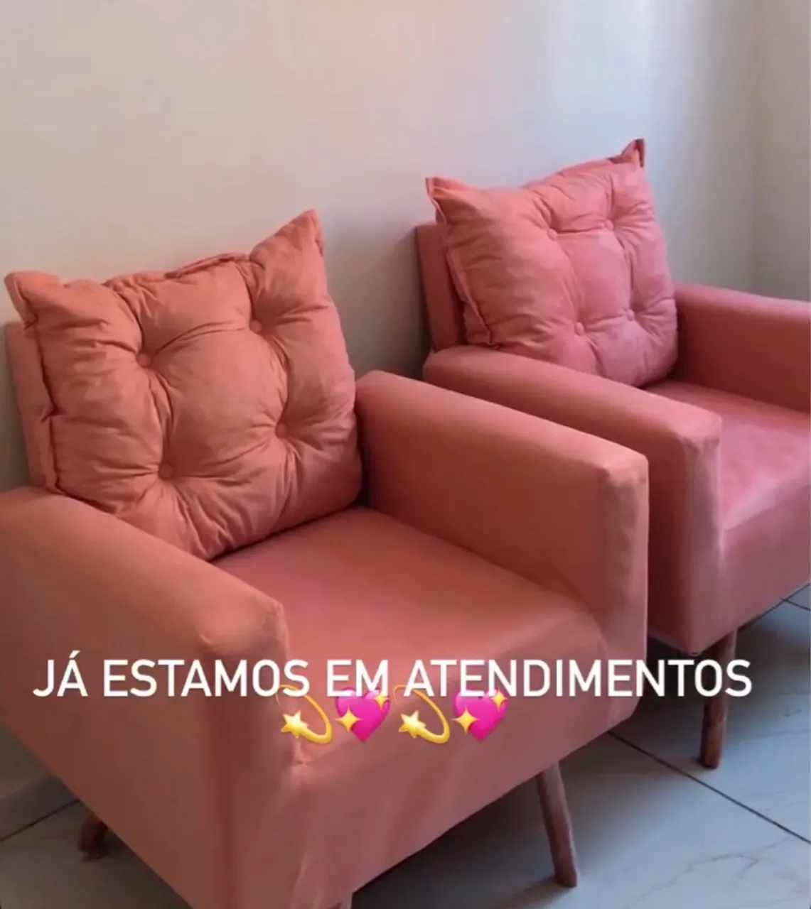 Poltronas decorativas cor coral
