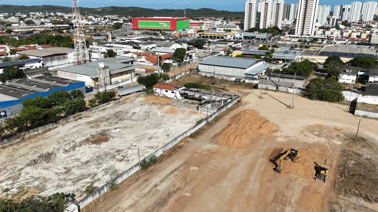 Aluga - se Terreno de 6.841 m2 - Candelária