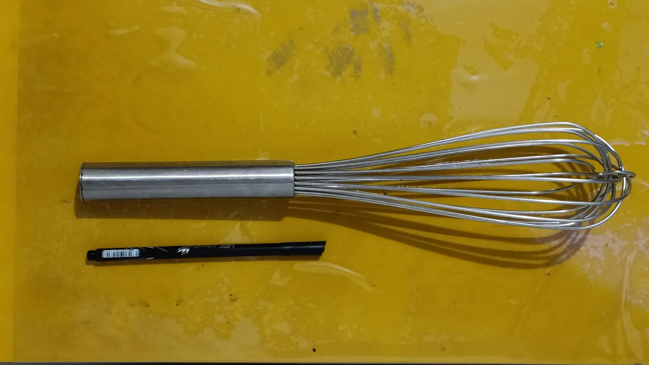 "FUET" Batedor de arame para cozinha