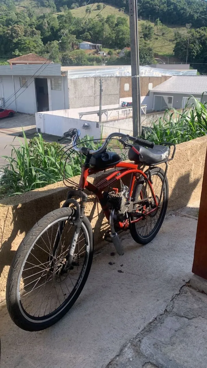 Vendo motorizada 80c, pra sair hoje 900