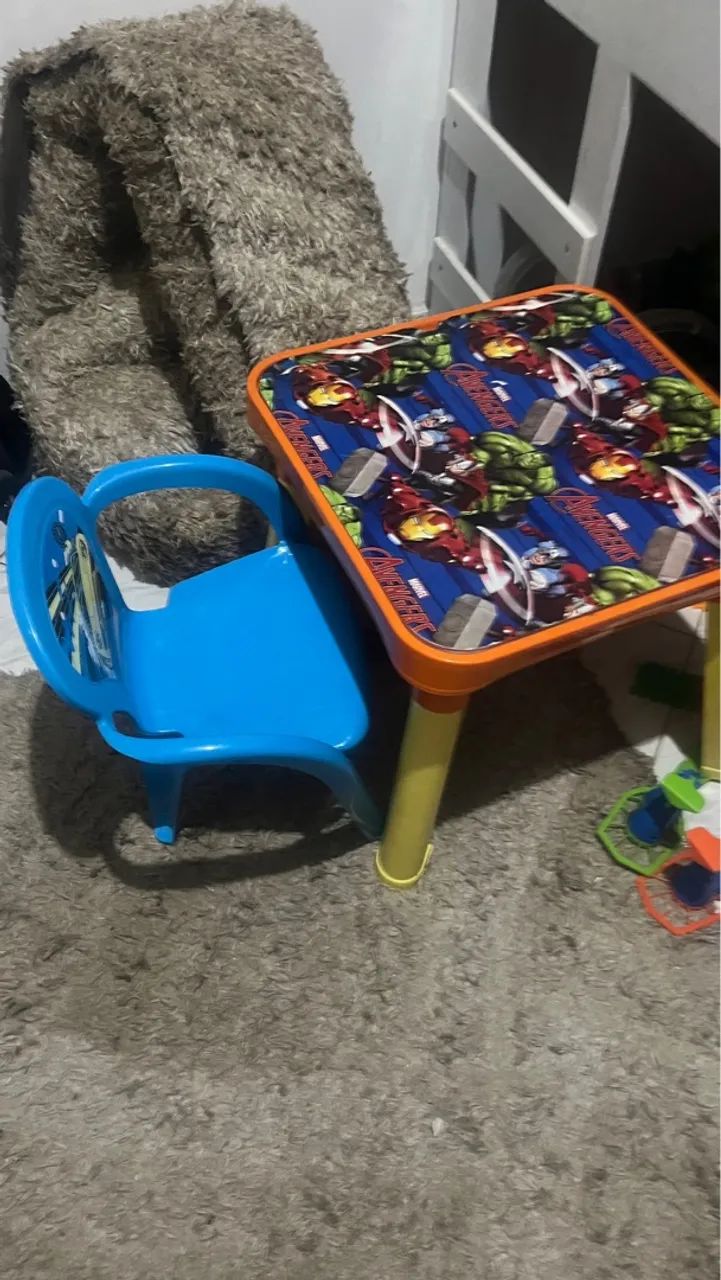 Mesa e cadeira infantil dos Vingadores - Foto 5