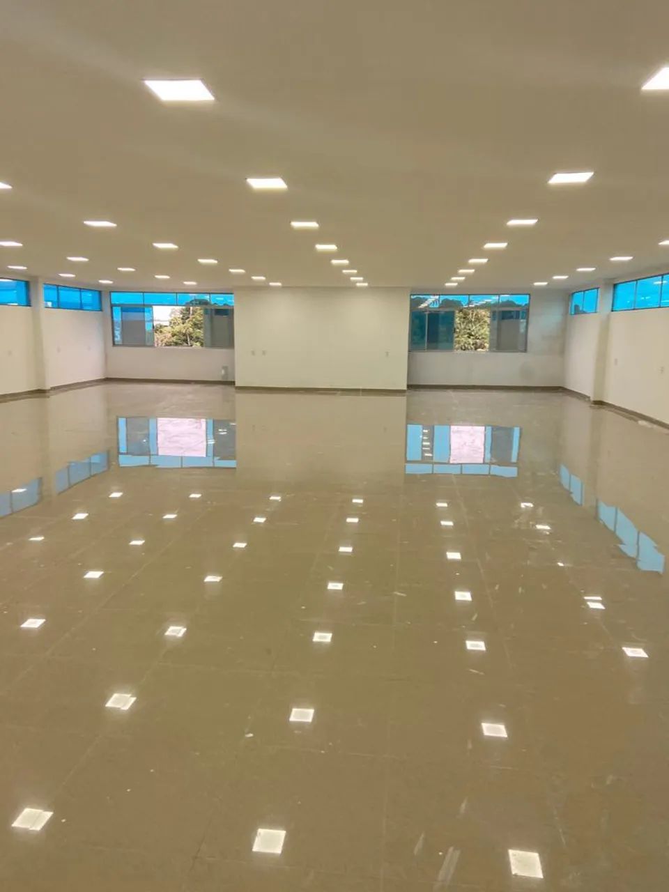 Ve4nde/Galpão/Prédio/Colônia Terra Nova-Manaus/Área comercial ou residência/720m²/4 Banhei
