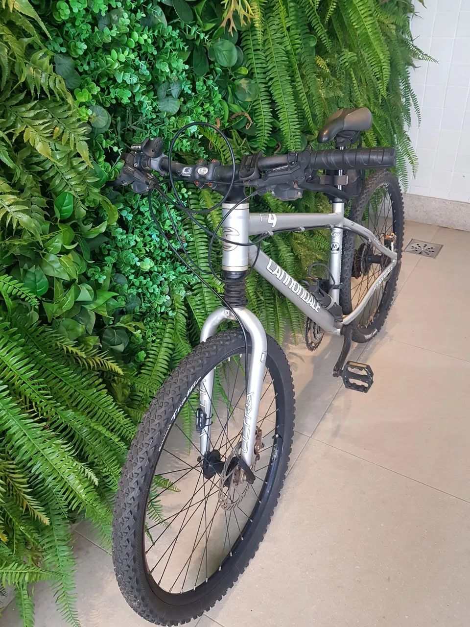 Bicicleta montain Bike importada cannondale. 